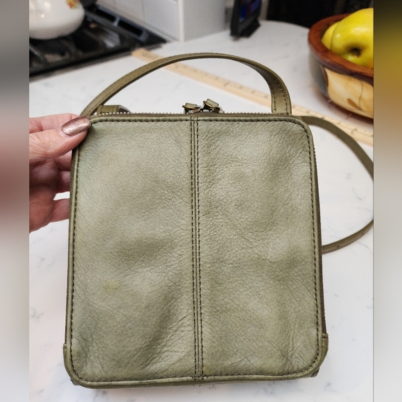 AMERICAN LEATHER CO Compact Leather Crossbody Bag in Sage. EUC - Picture 11 of 14